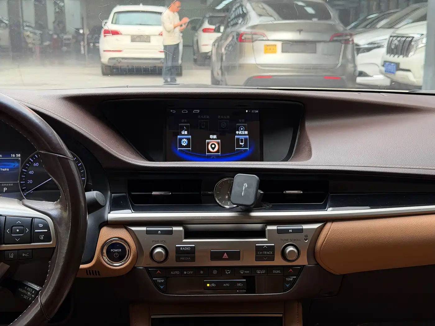 Lexus ES 2015 300h Comfort Edition фото 7