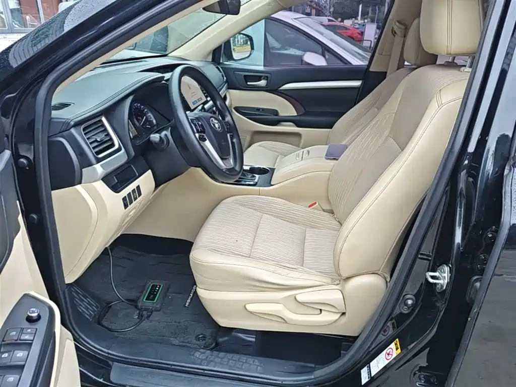 Toyota Highlander 2015 2.0T AWD Elite Edition 7-seater фото 15