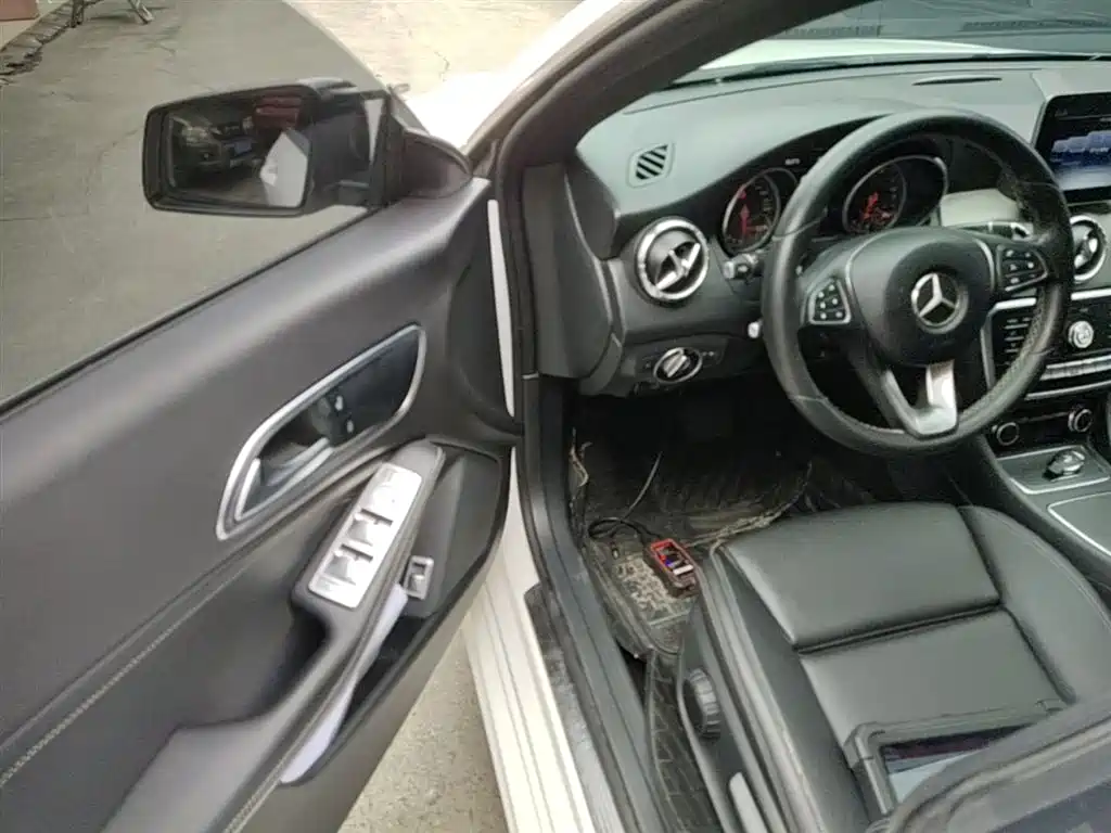 Mercedes-Benz CLA (Import) 2018 CLA 200 Dynamic Edition фото 16