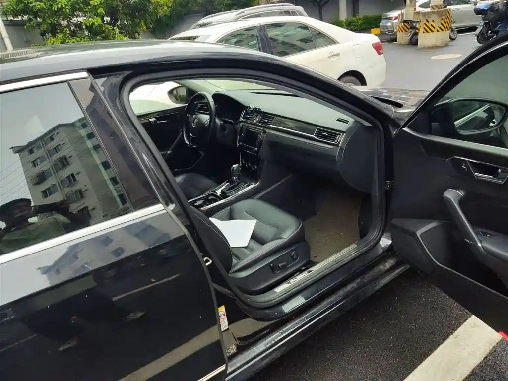 Volkswagen Passat 2017 330TSI DSG Luxury фото 20