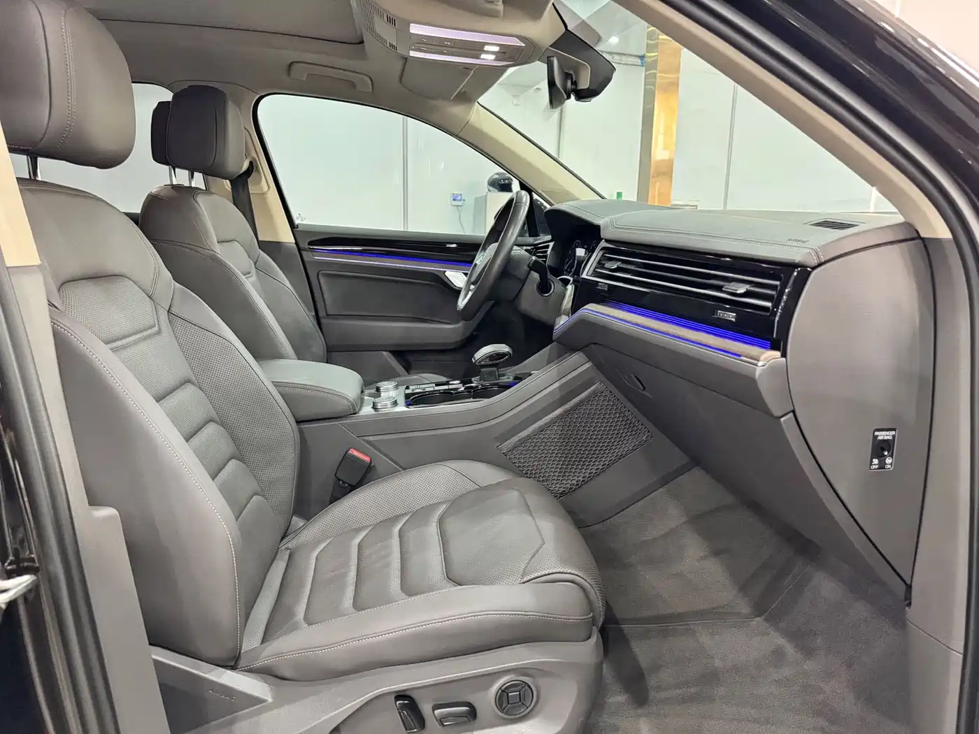 Volkswagen Touareg 2019 3.0TSI Sharp Edge Edition China VI фото 16
