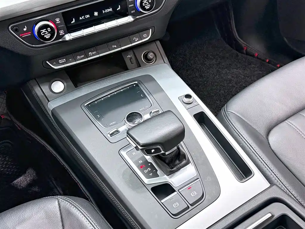 Audi Q5L 2020 Facelift 40 TFSI Honor Fashion фото 15