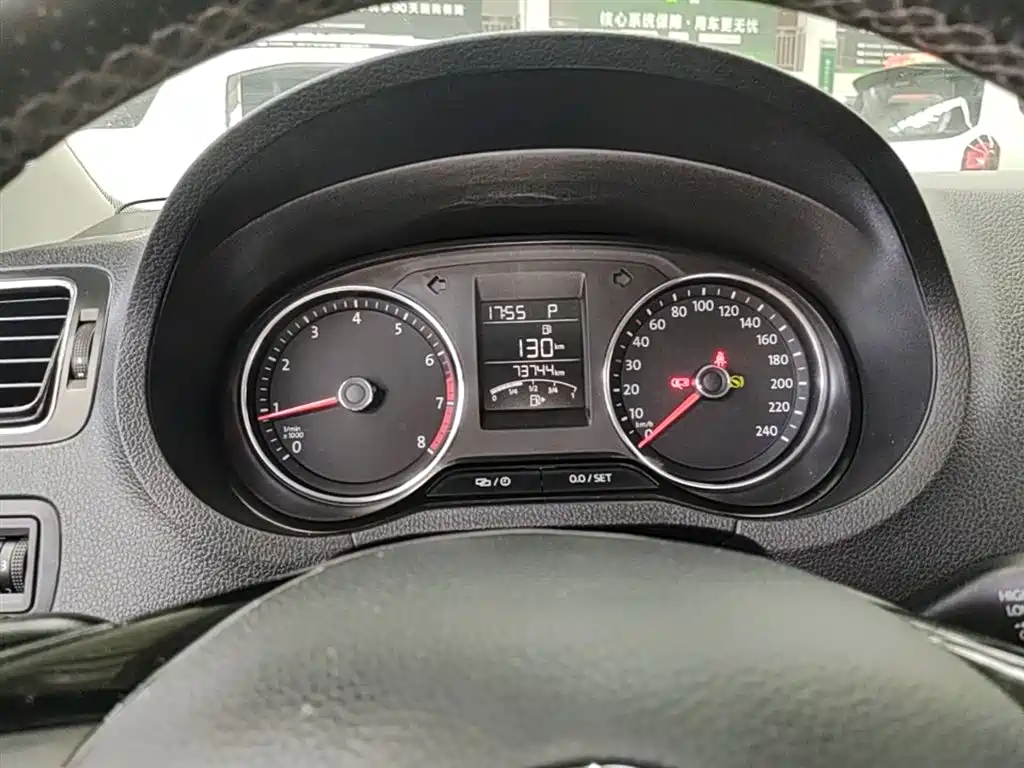 Volkswagen Polo 2016 1.6L Cross Polo Automatic фото 12