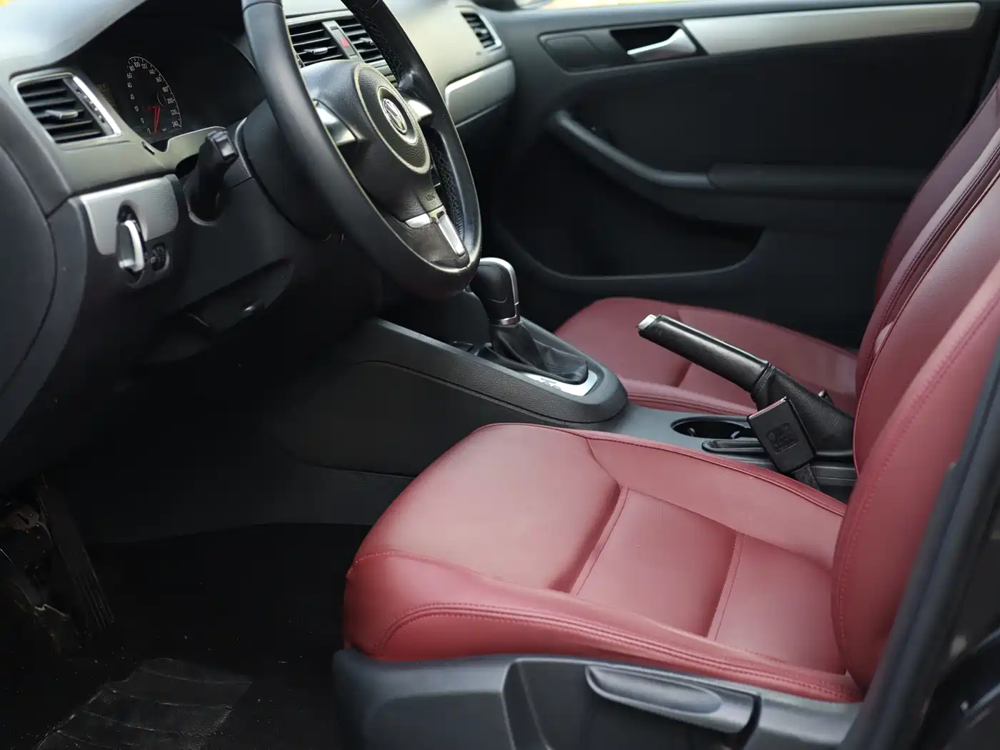 Volkswagen Sagitar 2014 Facelift 1.6L Automatic Comfort фото 21