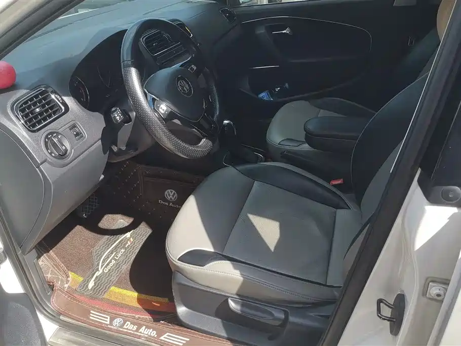 Volkswagen Polo 2014 1.6L Automatic Comfort Edition фото 9