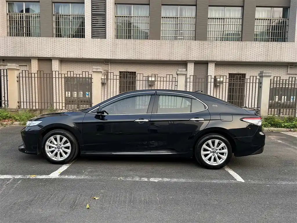 Toyota Camry 2021 2.0G Luxury Edition фото 2