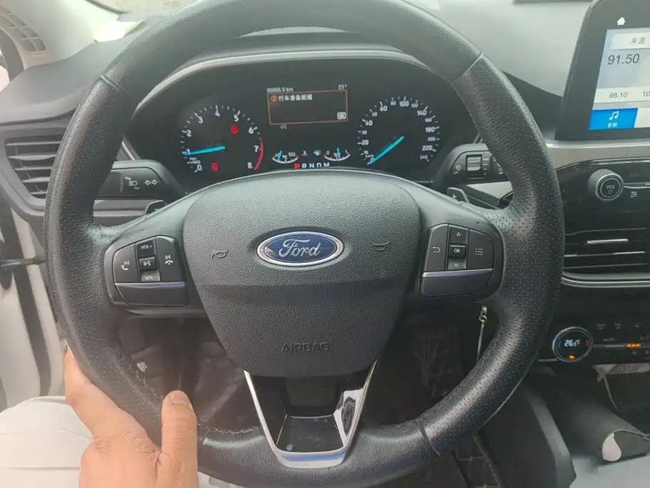 Фото 15 - Ford Focus