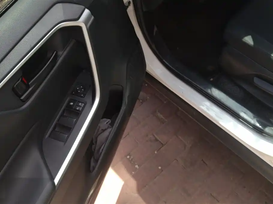 Toyota RAV4 Rongfang 2022 2.0L CVT 2WD Urban Edition фото 7