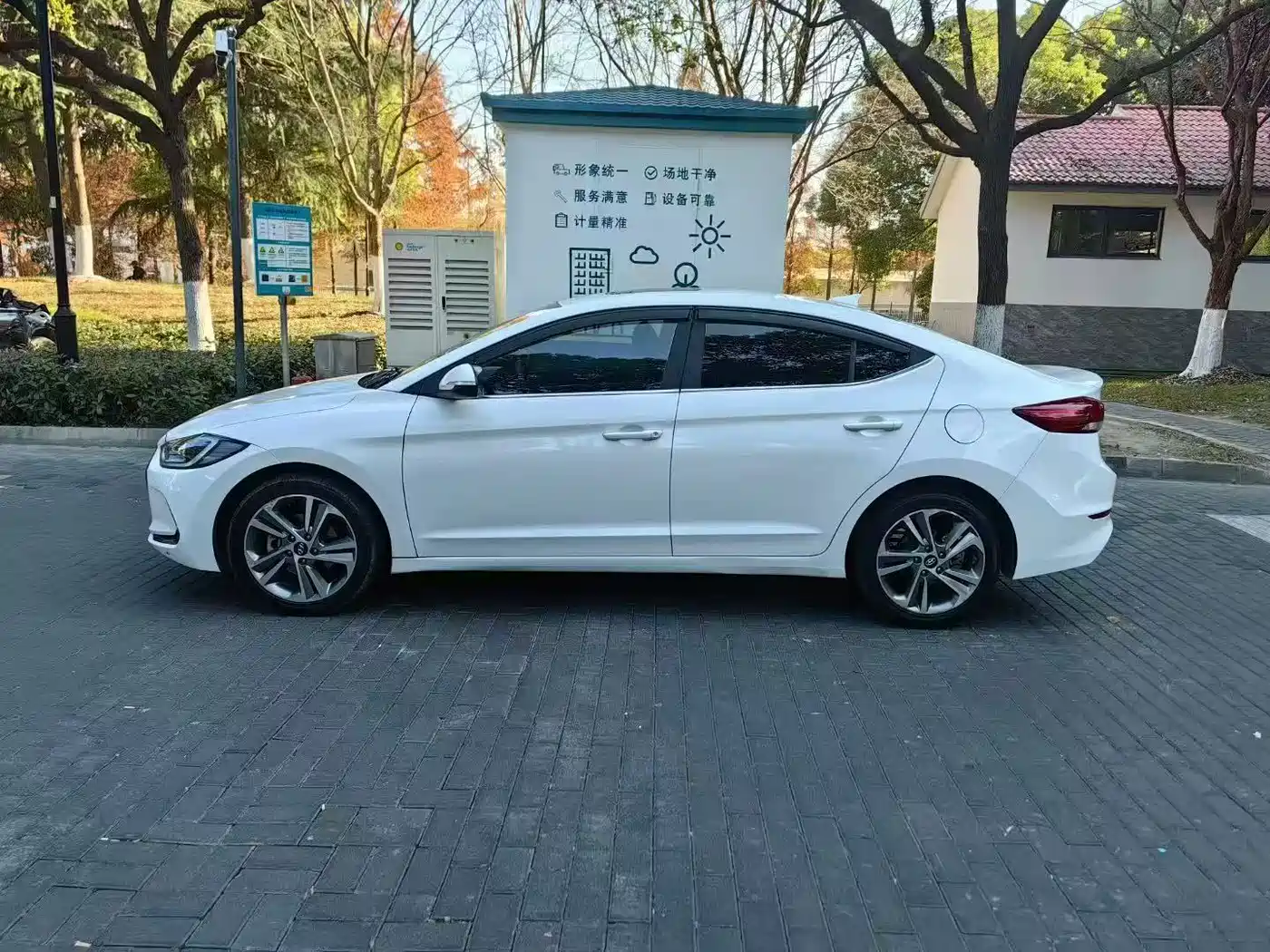 Hyundai Elantra 2016 Model 1.6L Automatic Smart Elite фото 3
