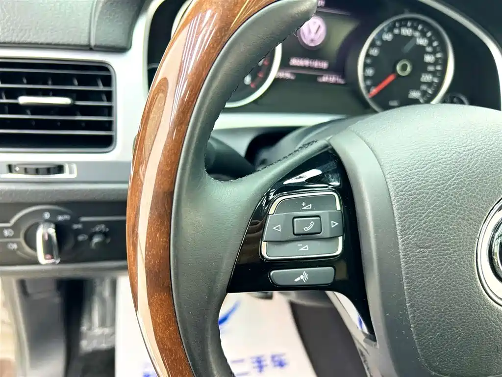 Volkswagen Touareg 2011 3.0TSI Comfort фото 11