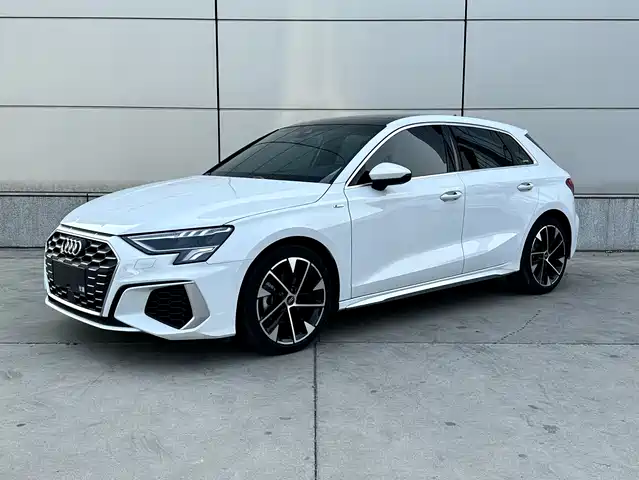 Audi A3 Sportback 35 TFSI, Стиль Спорт