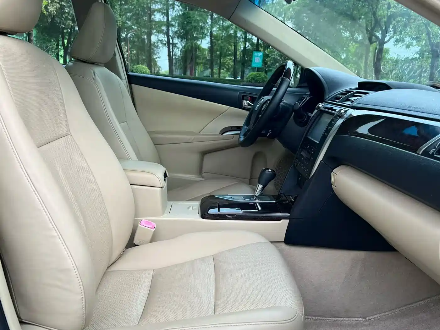 Toyota Camry 2015 2.5G Luxury Navigation Edition фото 7