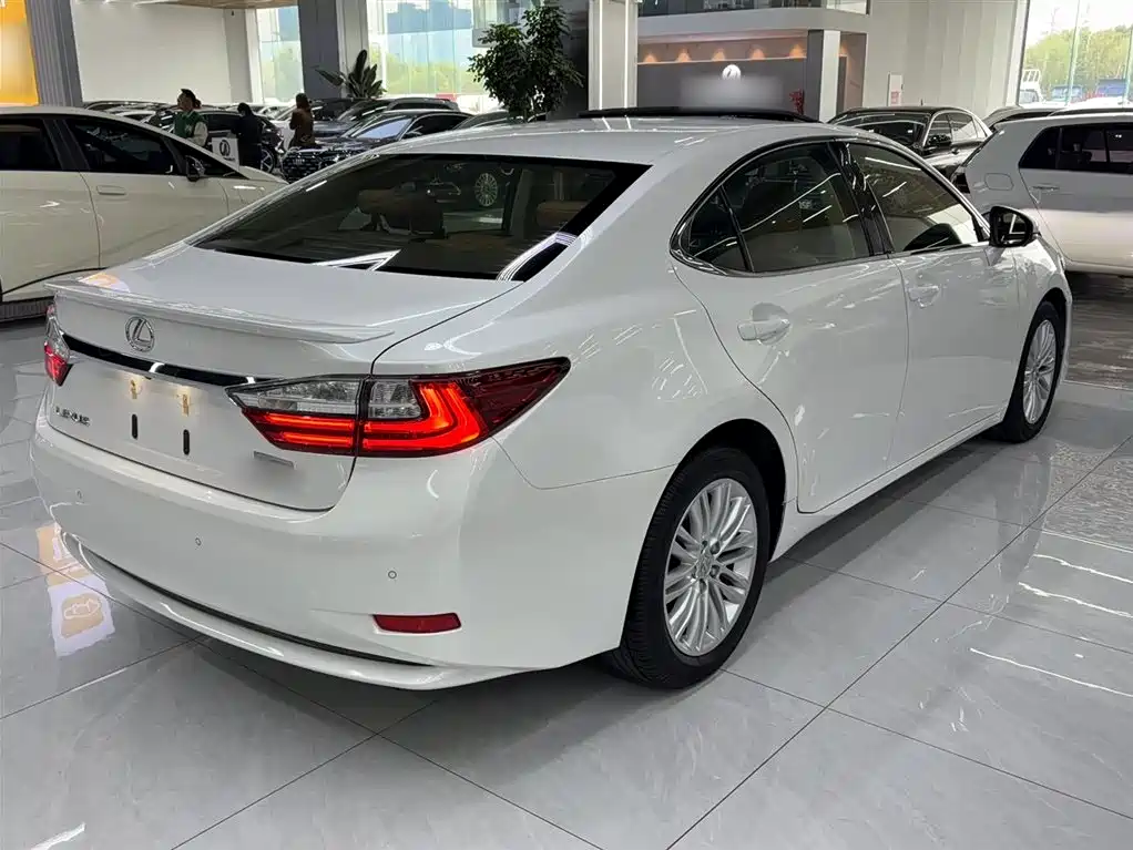 Lexus ES 2015 200 Comfort Edition фото 6