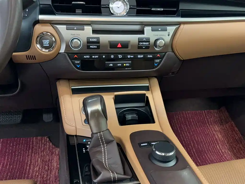 Lexus ES 2015 200 Comfort Edition фото 17