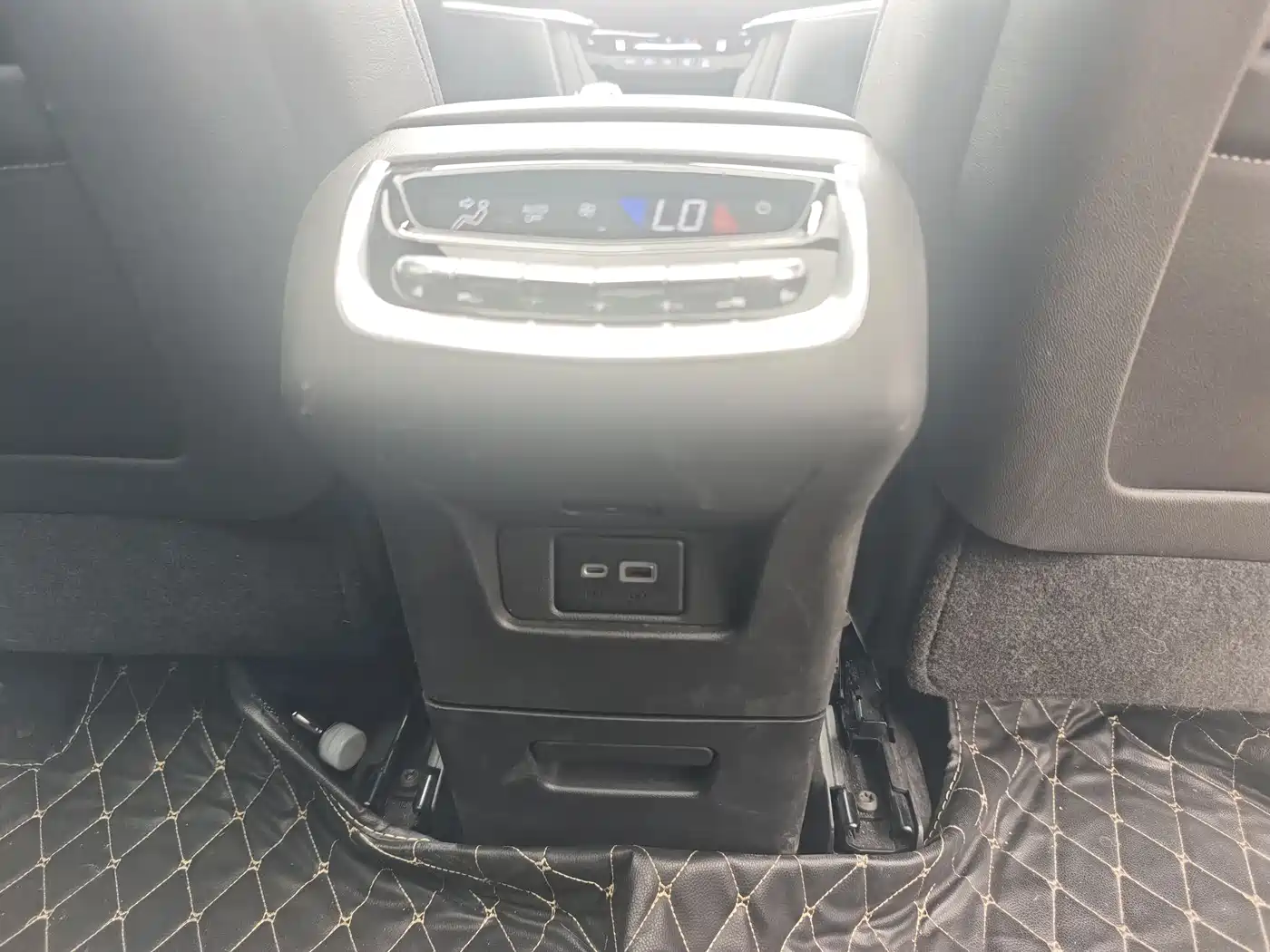 Cadillac XT6 2022 2.0T 6-Seater 2WD Luxury Edition фото 17