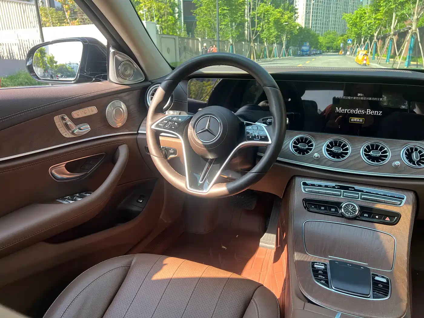 Mercedes-Benz E-Class 2023 E 300 L Sport Fashion фото 10