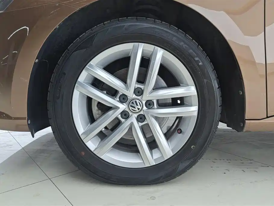 Volkswagen Lavida Tour 2017 180TSI DSG Comfort Edition фото 6