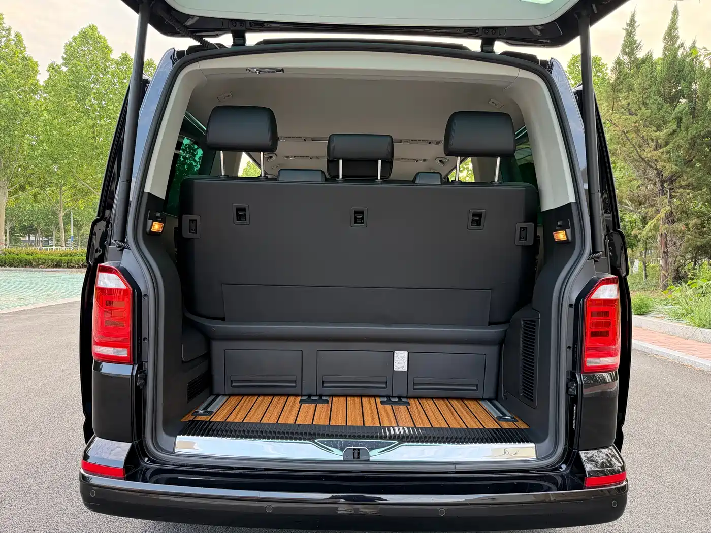 Volkswagen Multivan 2018 2.0TSI 2WD Luxury Edition 7-Seater фото 23