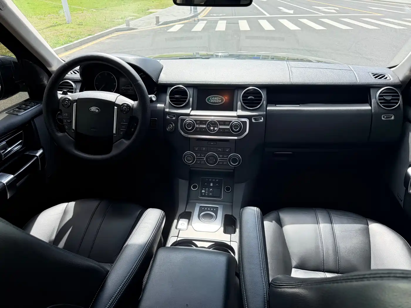 Land Rover Discovery 2015 3.0 SDV6 HSE Diesel фото 12