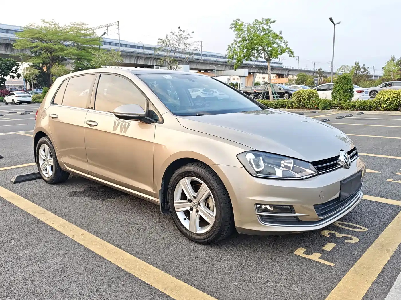 Volkswagen Golf 2015 1.4TSI Automatic Luxury фото 3