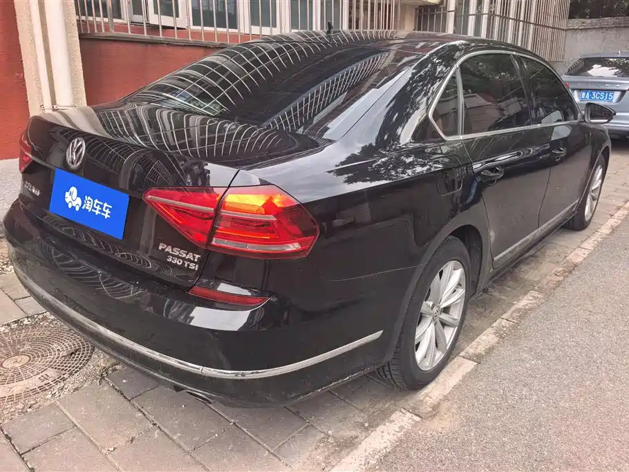 Volkswagen Passat 2016 330TSI DSG Honor Edition фото 2
