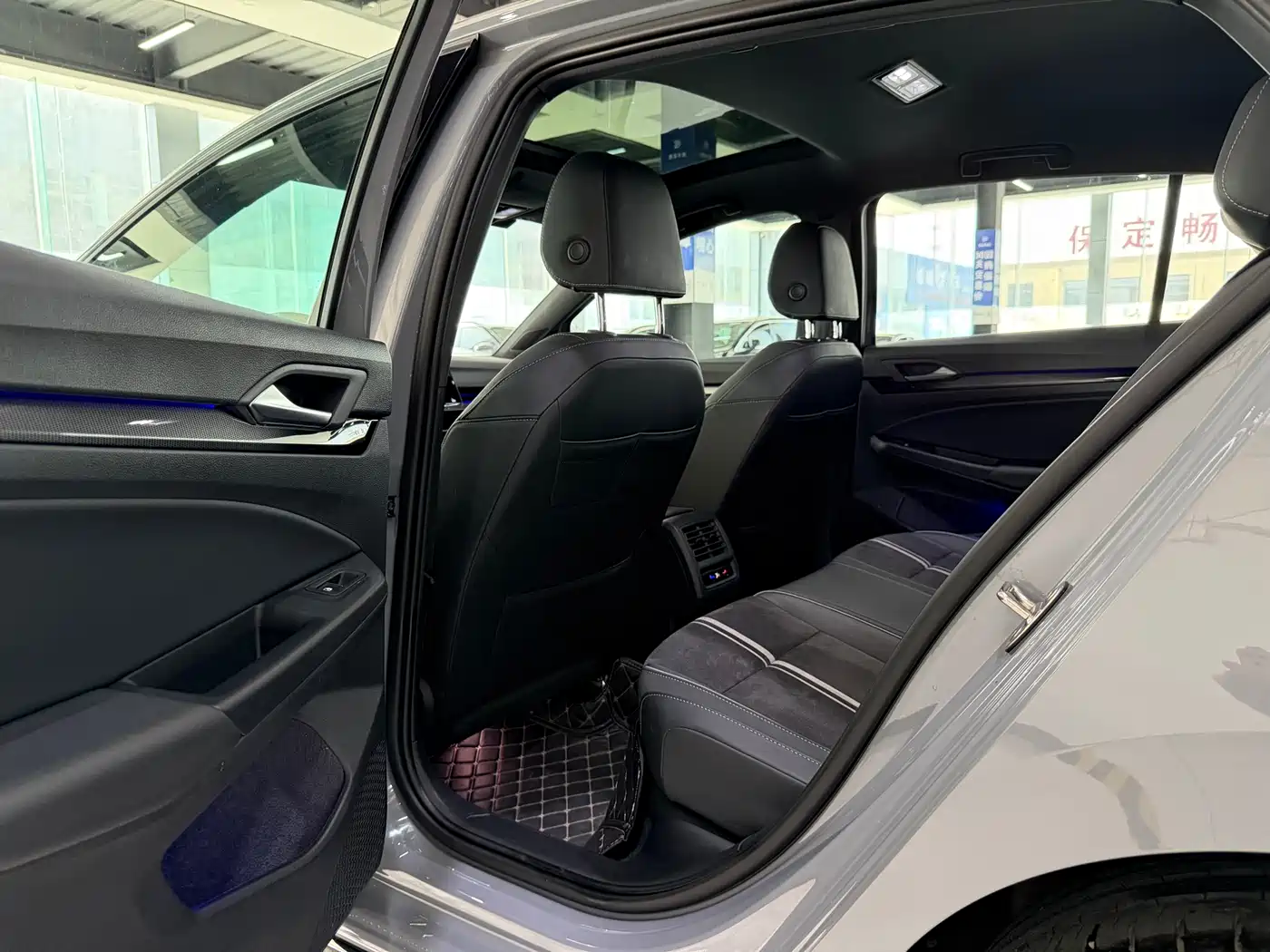 Volkswagen Golf 2023 280TSI DSG R-Line Lite фото 5