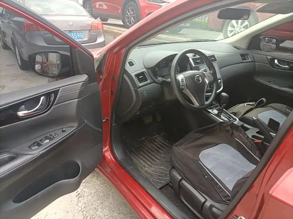 صورة 16 - Nissan Tiida