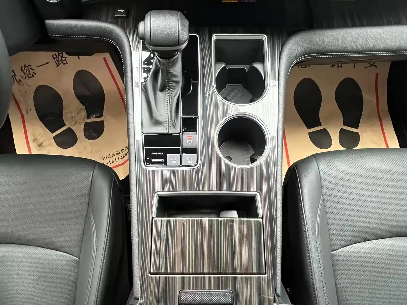 Toyota Granvia 2022 Model Year 2.5L Hybrid Flagship Edition фото 20