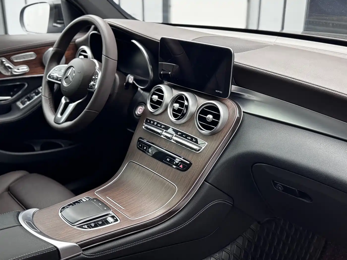 Mercedes-Benz GLC 2021 GLC 300 L 4MATIC Sporty фото 24