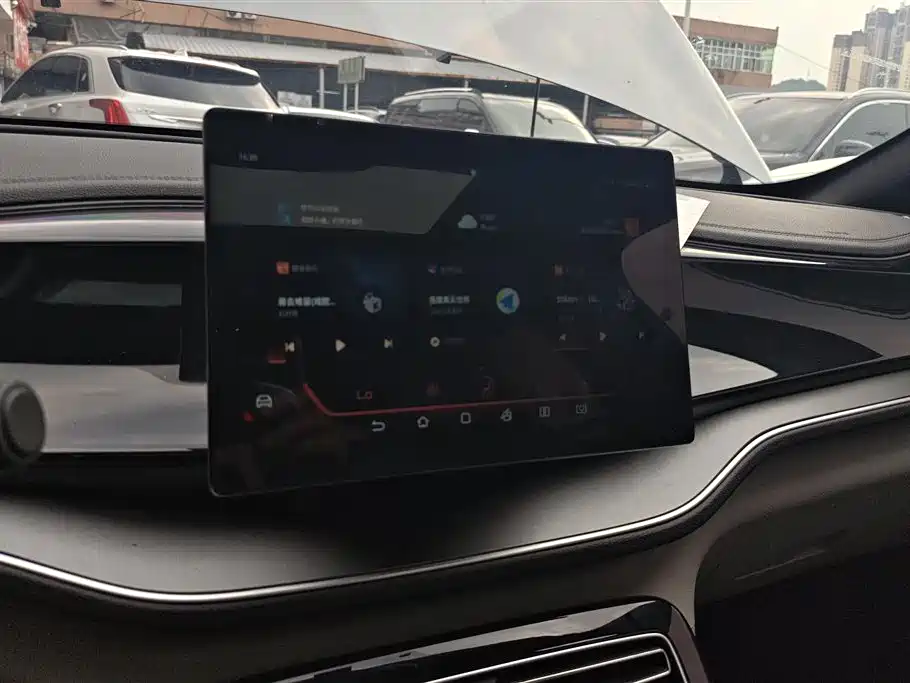 BYD Qin PLUS 2023 Champion Edition DM-i 55KM Surpassing фото 13