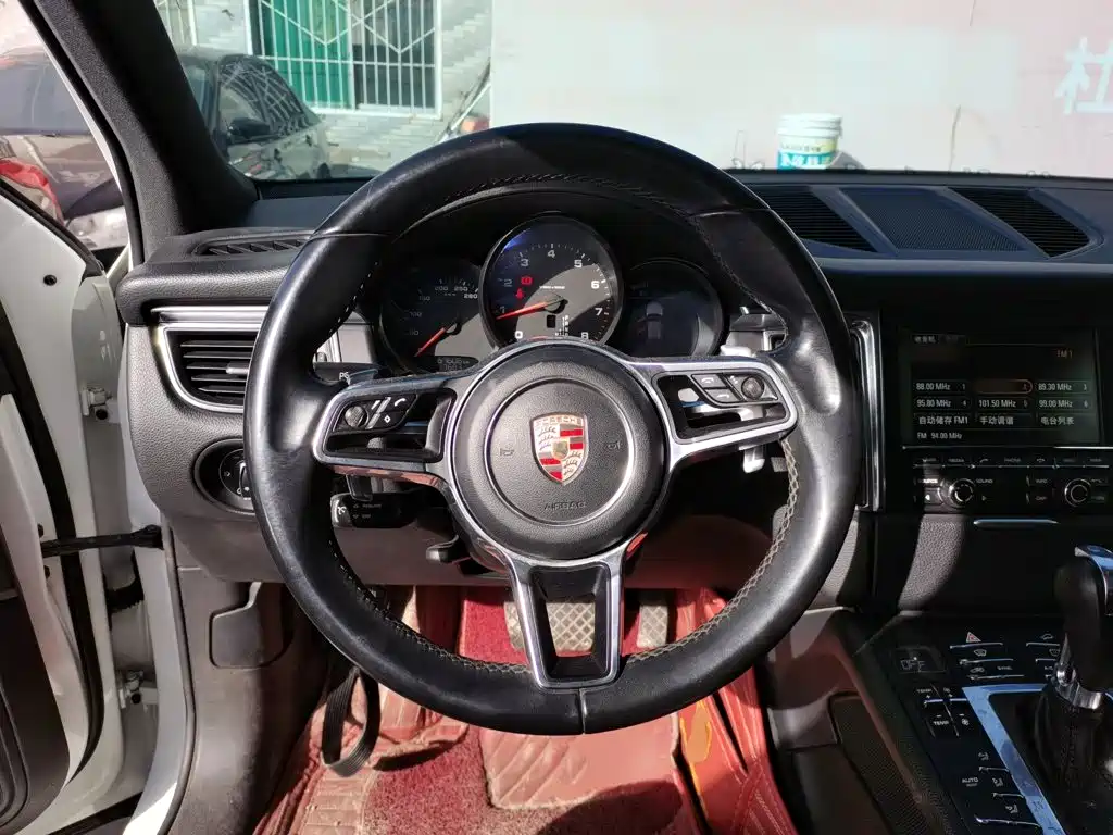 Photo 8 - Porsche Macan