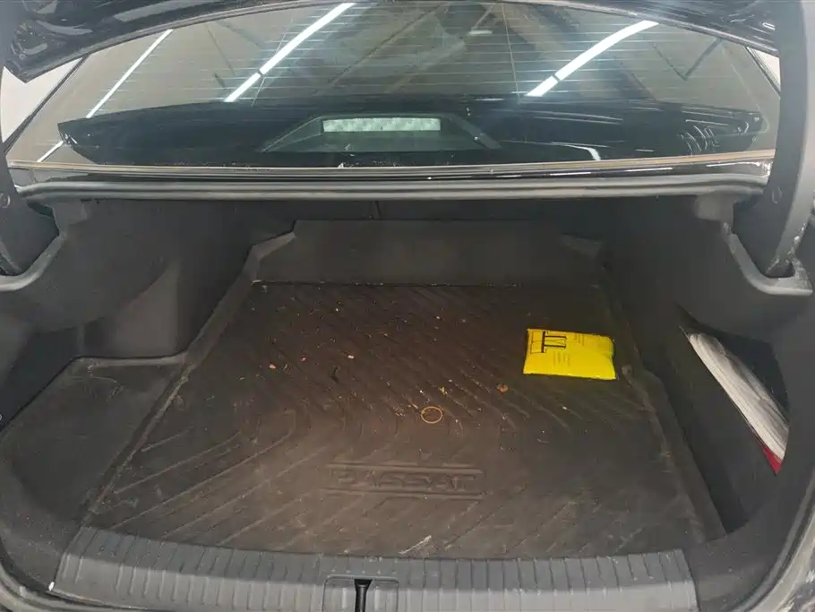Volkswagen Passat 2023 Facelift 330TSI Starlight Luxury Edition фото 4