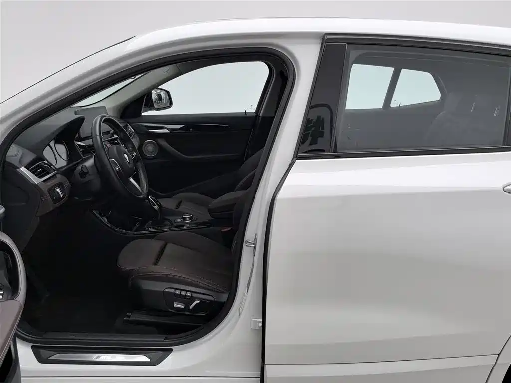 BMW X2 2023 sDrive25i M Sport Shadow Edition фото 10