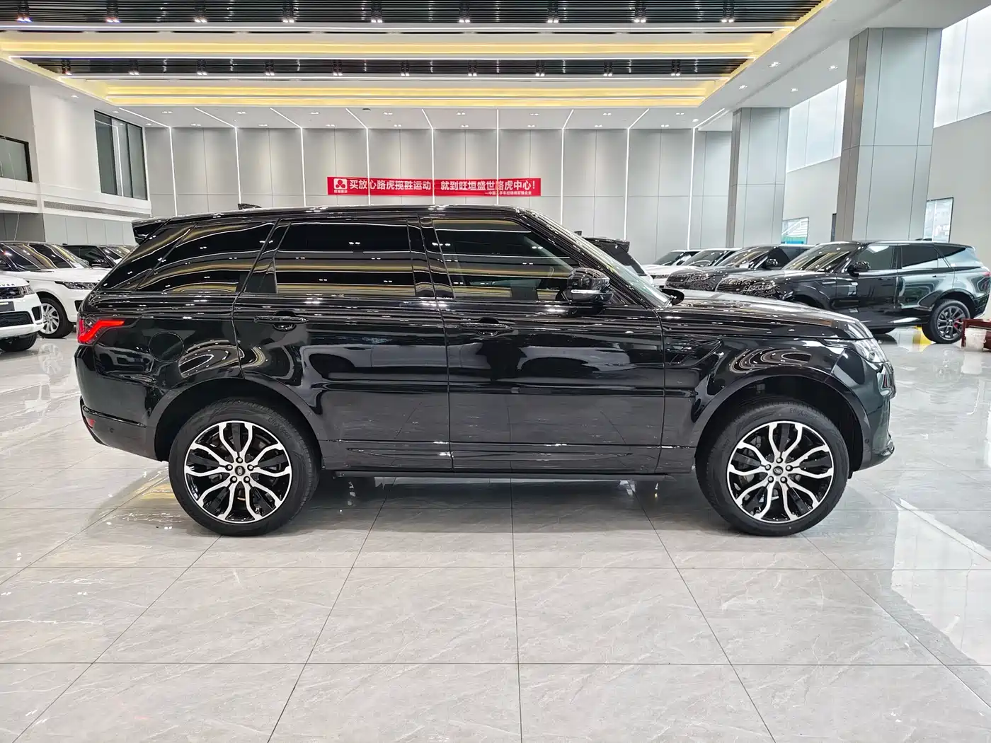 Land Rover Range Rover Sport 2022 3.0 L6 Gloss Black Edition фото 23