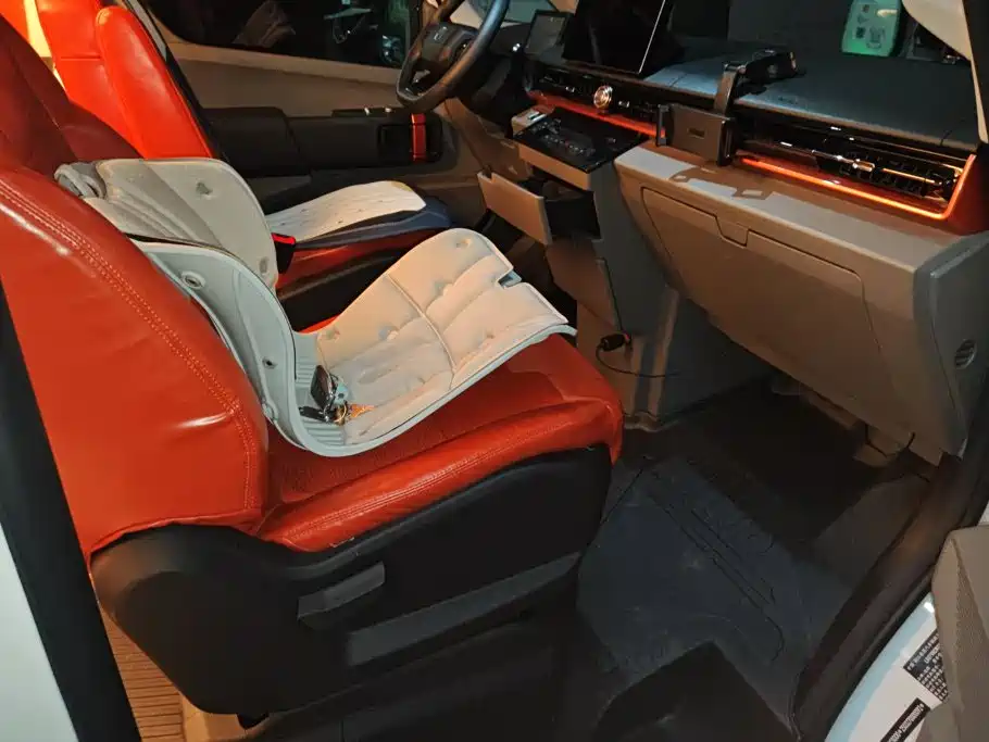 Yuan Cheng Farizon Super VAN 2025 2025 Smart Wealth Edition Medium Wheelbase High Roof 68kWh Smart Core