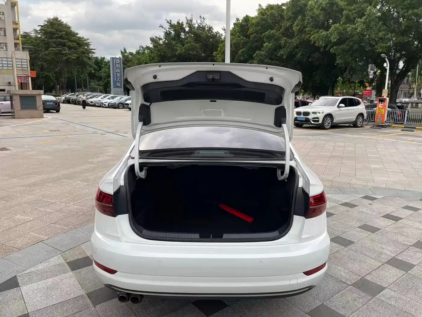 Photo 23 - Volkswagen Sagitar