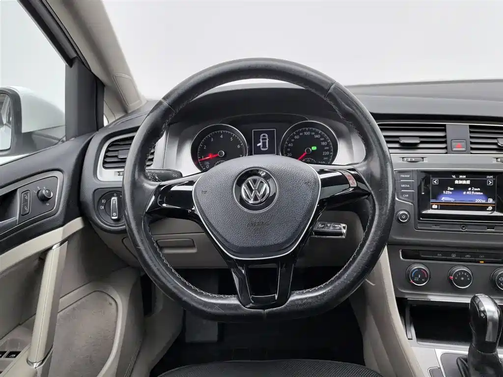 Volkswagen Golf 2016 230TSI Automatic Comfort фото 11