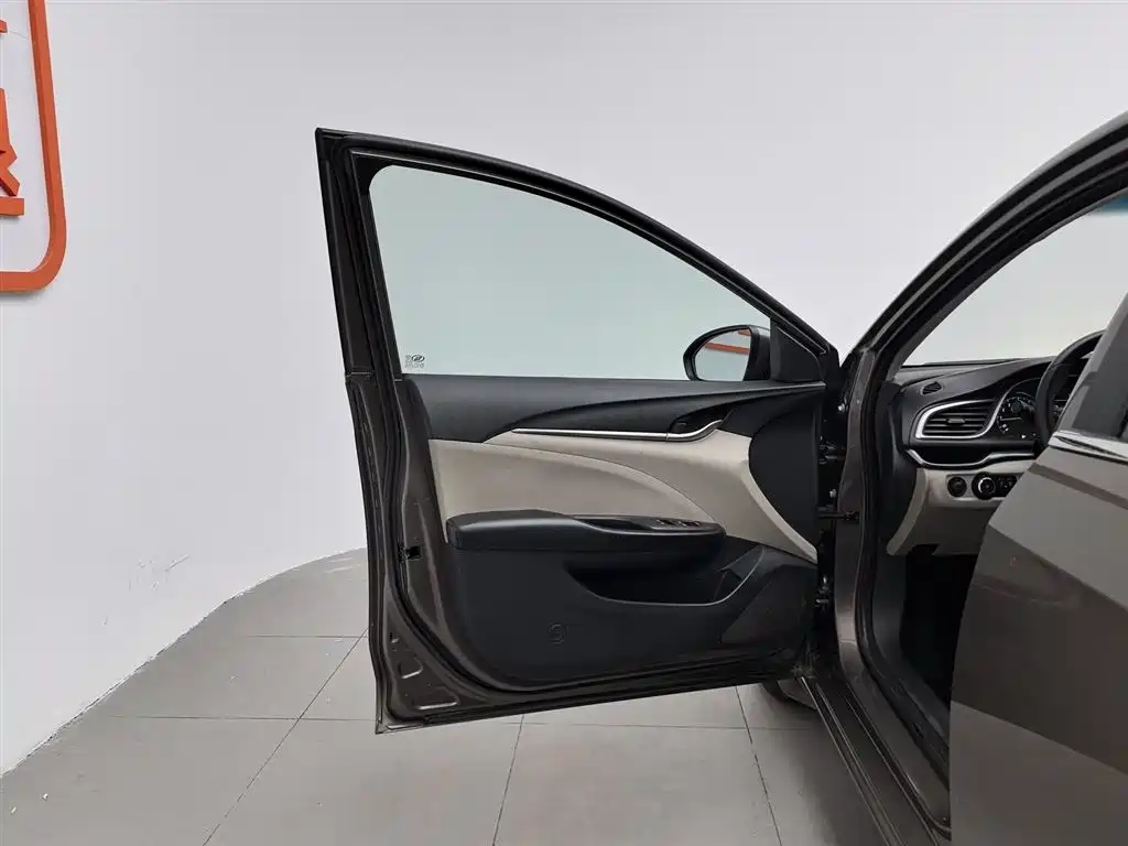 Buick Excelle 2015 15N Automatic Elite фото 8