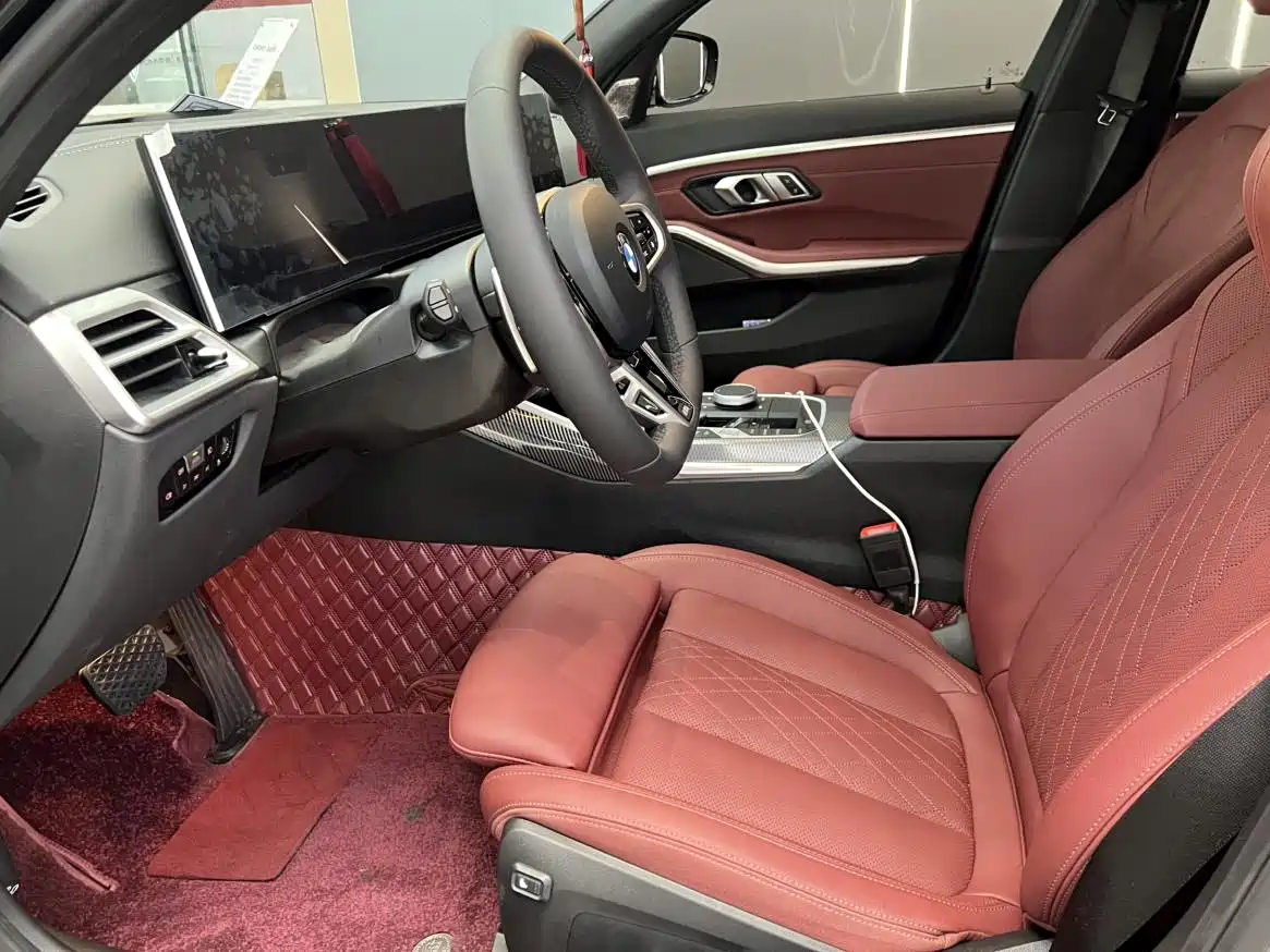 BMW 3 Series 2026 330Li Excellence M Sport Shadowline Package фото 4