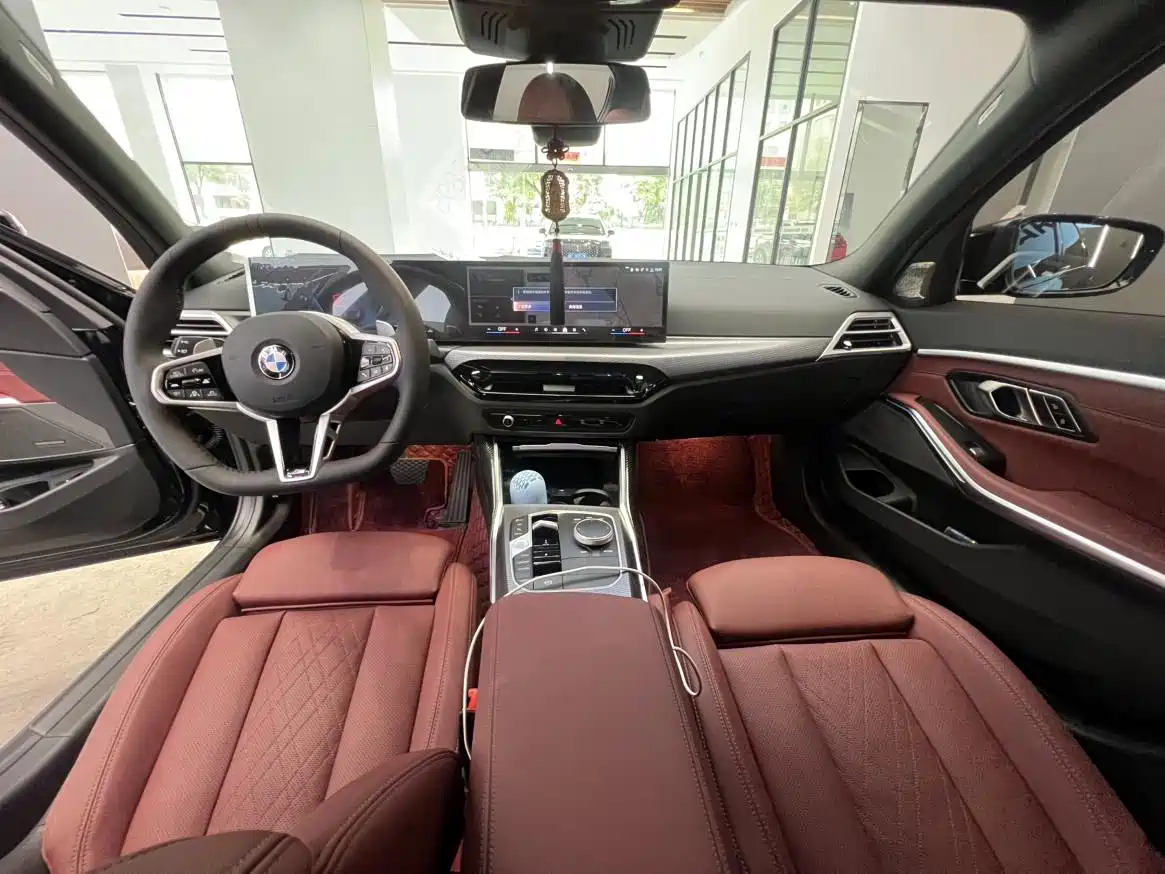 BMW 3 Series 2026 330Li Excellence M Sport Shadowline Package фото 5