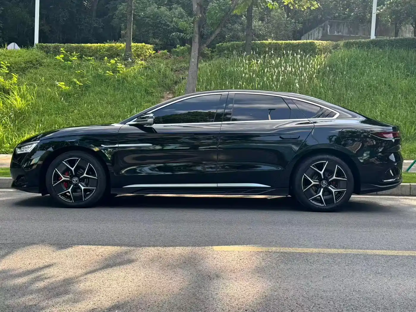 BYD Han 2023 DM-i Champion Edition 200KM Exclusive фото 3