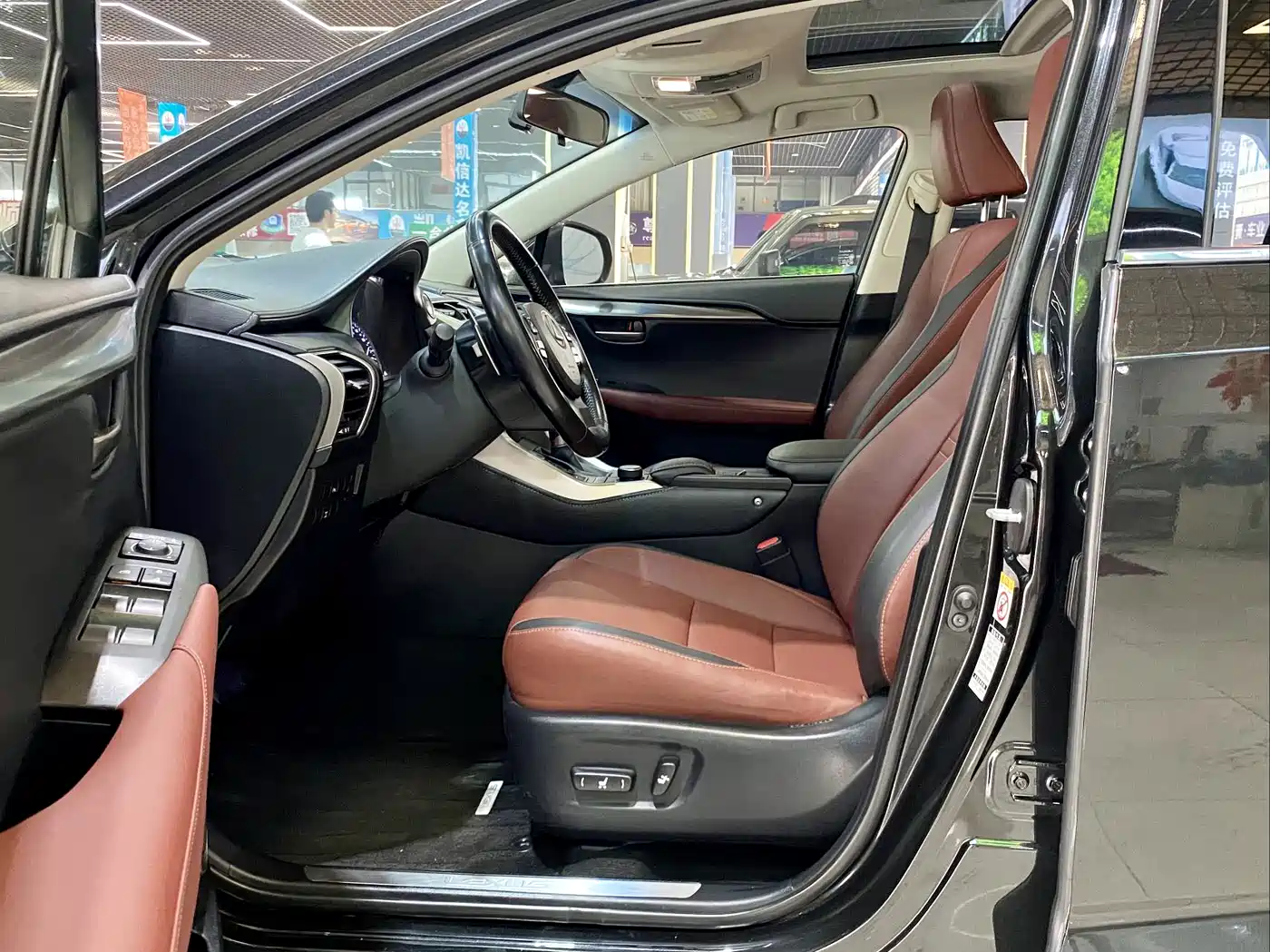 Lexus NX 2015 200t AWD F Sport фото 10