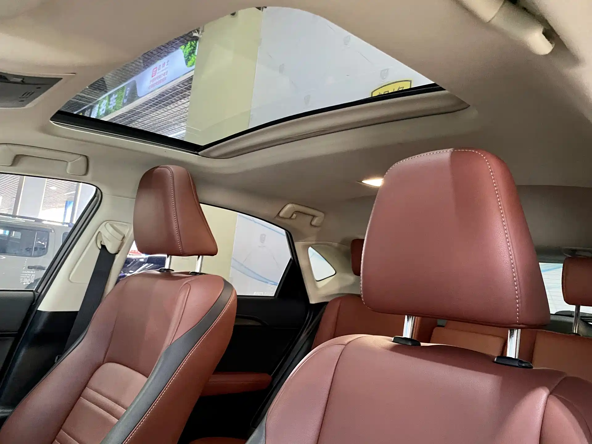 Фото 14 - Lexus NX