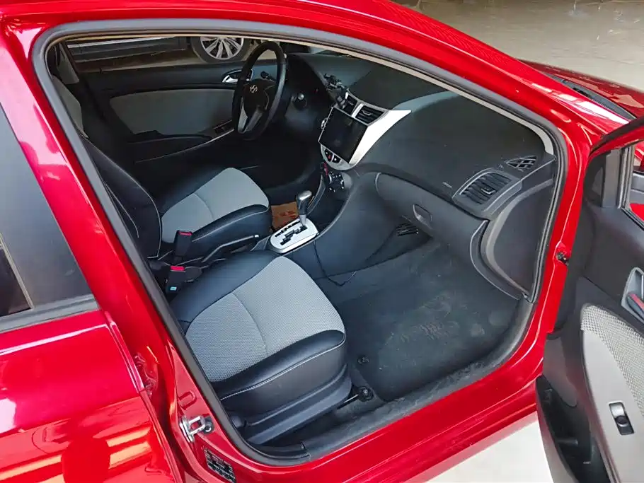 Hyundai Reina 2014 Model 1.6L Automatic TOP фото 8