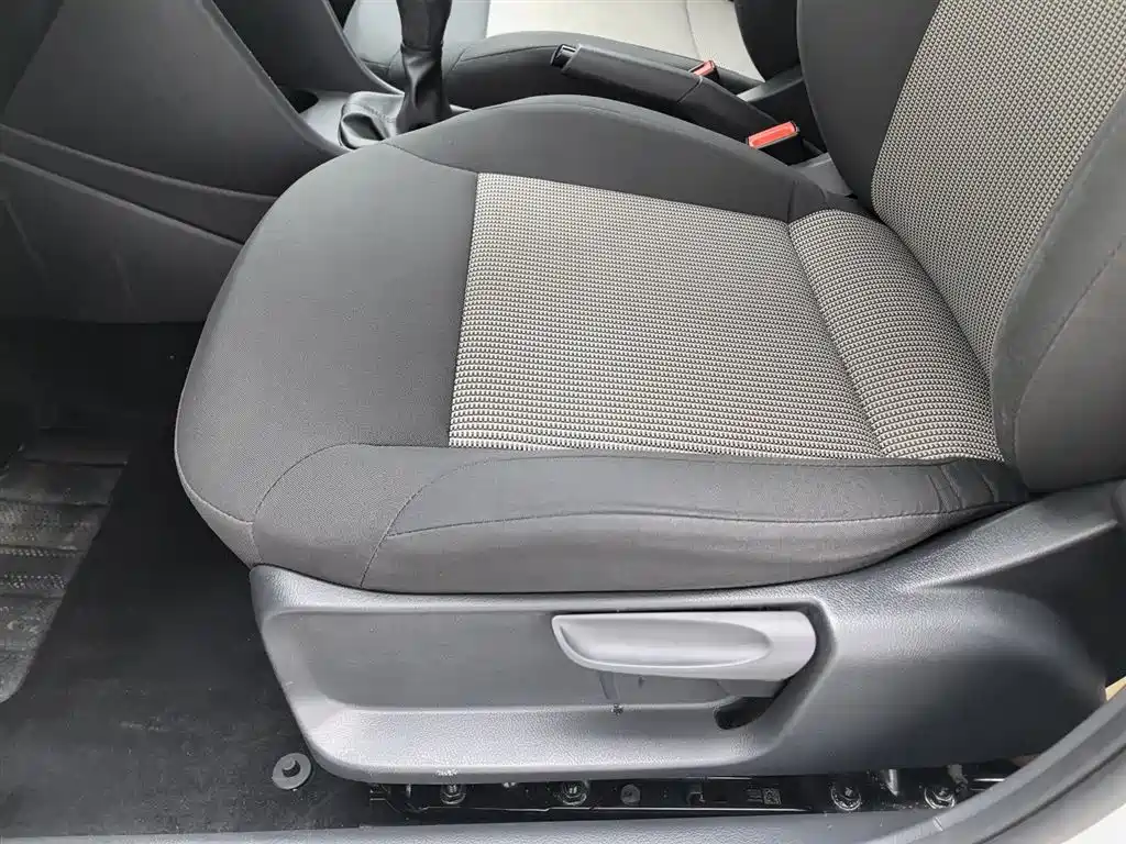 Volkswagen Polo 2018 1.5L Manual Safe Drive фото 20