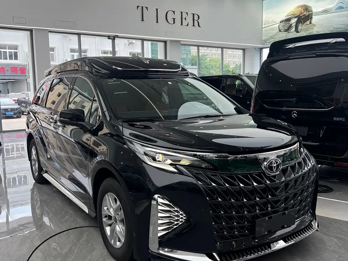 Toyota Granvia 2026 Model 2.5L Hybrid Comfort Edition фото 3