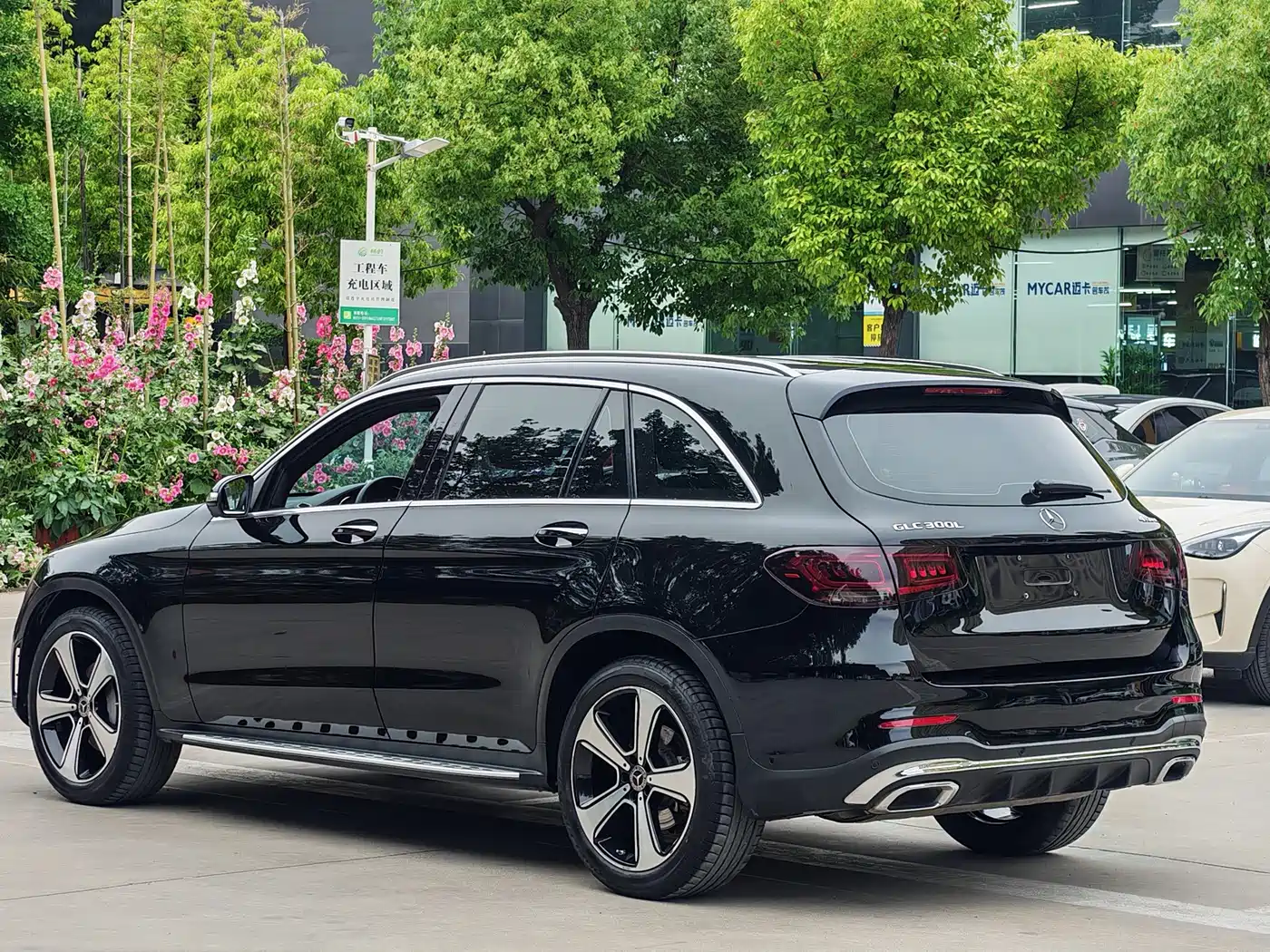 Mercedes-Benz GLC 2020 GLC 300 L 4MATIC Luxury фото 4
