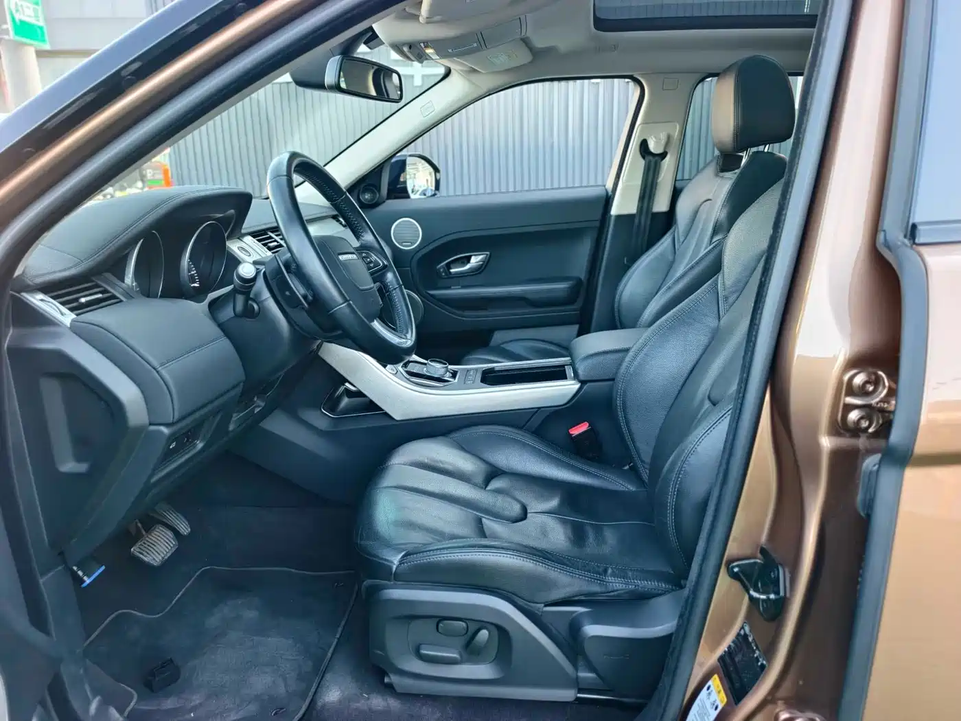 Land Rover Range Rover Evoque 2015 2.0T 5-Door Intelligent Edition фото 8