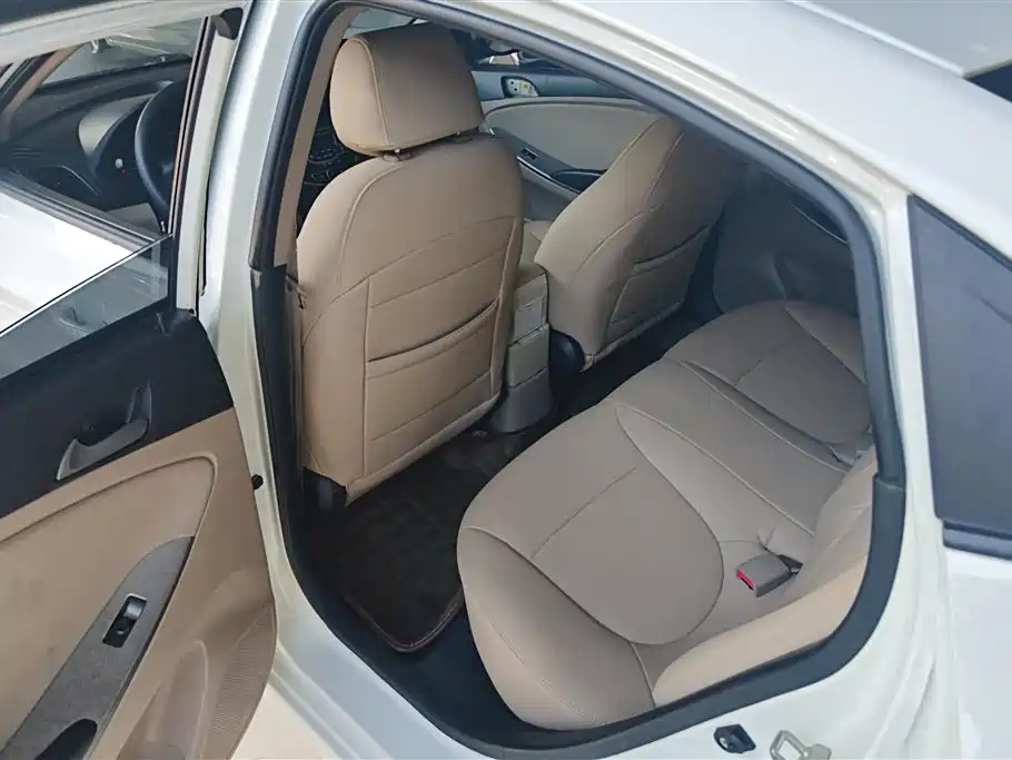 Hyundai Verna 2014 1.4L Manual Fashion GS фото 11