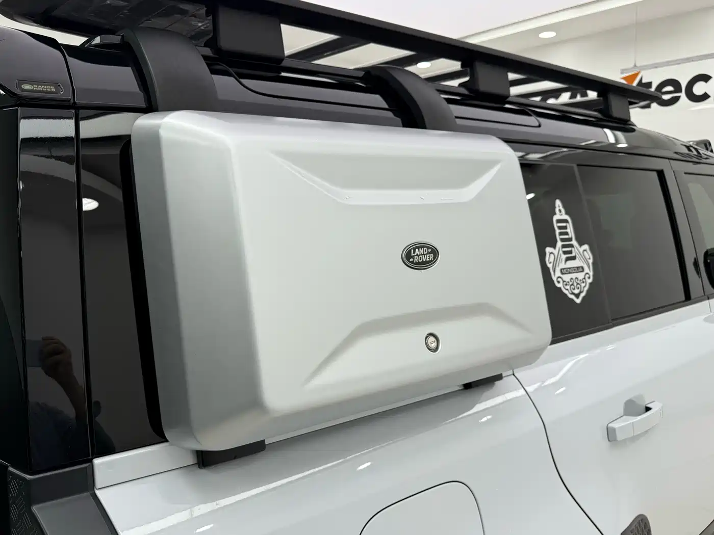 Land Rover Defender NEV 2022 110 P400e фото 27
